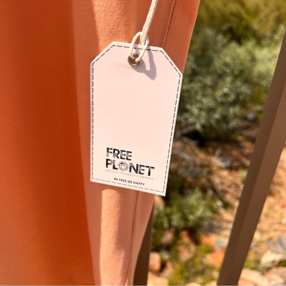 ⬇️NWT Free Planet Curve Hem Slim Fit Mens Shirt Color Moscato Size M - Picture 10 of 10